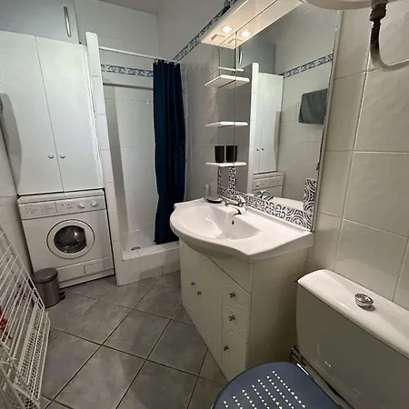 Cosy à 100m De La Avec Balcon Et Parking - - Fr-1-224c-199 Apartamento