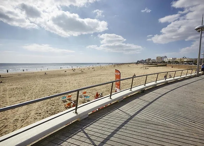 Cosy A 100m De La Avec Balcon Et Parking - - Fr-1-224c-199 생장드몽